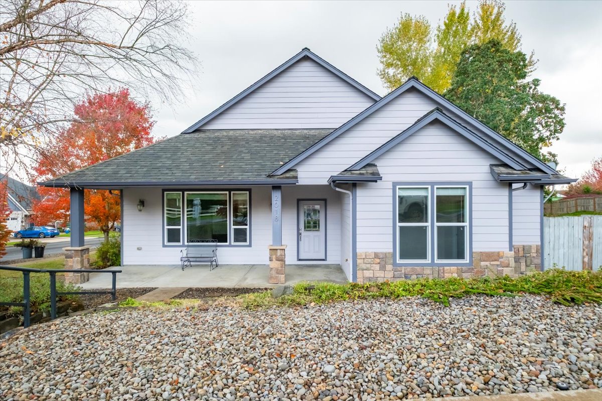 Exterior of 2018 Valley View Dr NW, Albany, OR 97321