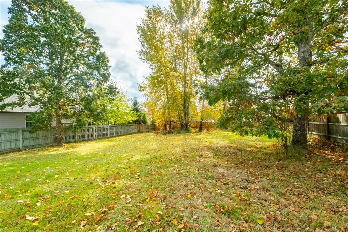 Residential lot at 2040 Valley View Dr NW, Albany, OR 97321